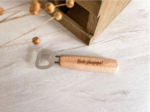 Gegraveerde houten flesopener