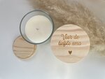 Gegraveerde geurkaars met houten deksel