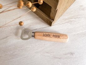 Gegraveerde houten flesopener