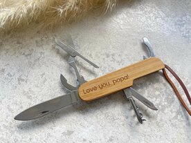 Gegraveerd houten zakmes