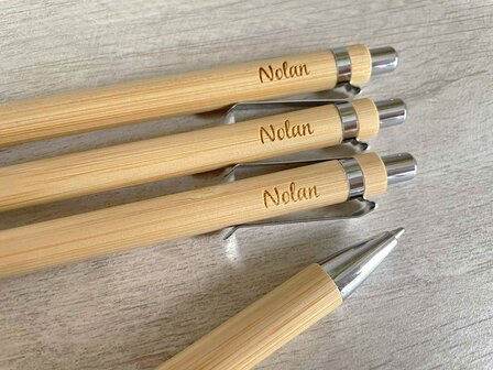 Gegraveerde houten balpen