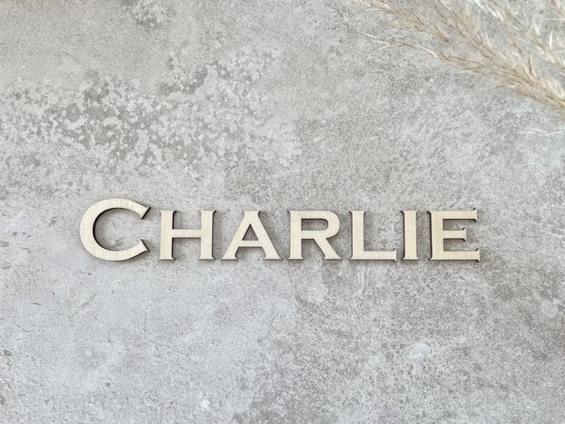 Houten naam 'Charlie'