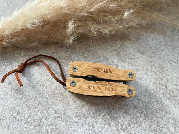 Gegraveerde houten multitool