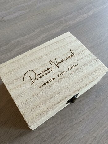 Gegraveerd houten kistje 
