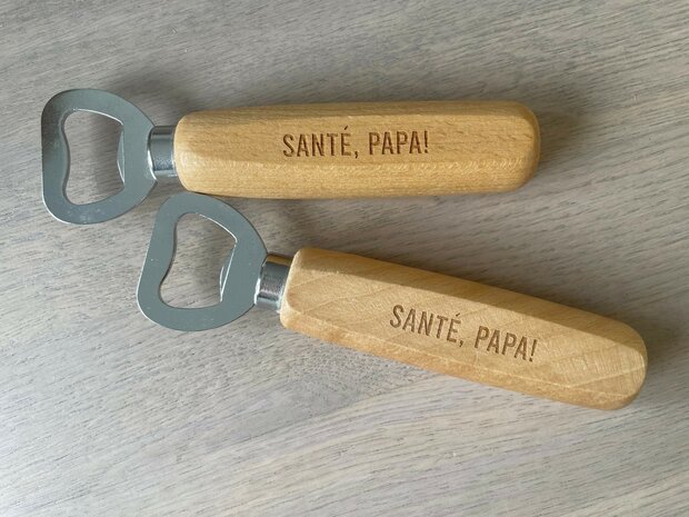 Gegraveerde houten flesopener