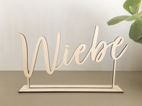 Houten naam op voet gepersonaliseerd