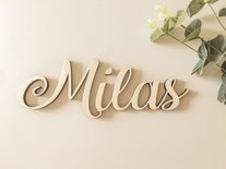 Houten naam 'Milas'