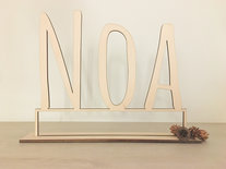 Houten naam op voet gepersonaliseerd