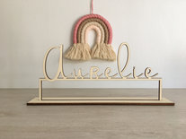 Houten naam op voet gepersonaliseerd