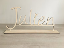 Houten naam op voet gepersonaliseerd