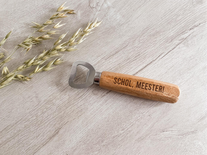 Gegraveerde houten flesopener