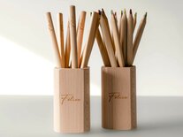 Gegraveerde houten pennenhouder