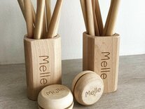 Gegraveerde houten pennenhouder