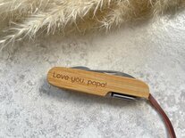 Gegraveerd houten zakmes