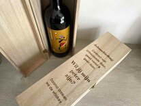 Gegraveerde houten wijnkist