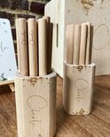 Gegraveerde houten pennenhouder