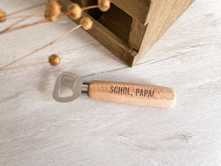 Houten flesopener gegraveerd (per stuk)