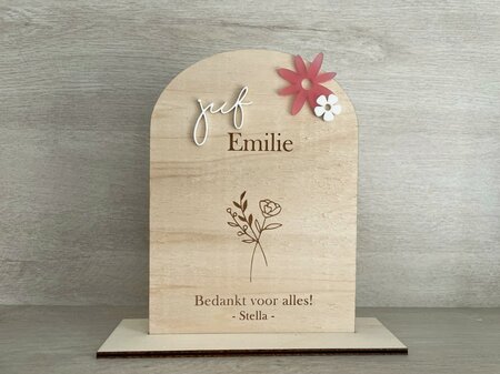 Gegraveerd boogvormig bordje 'Juf'