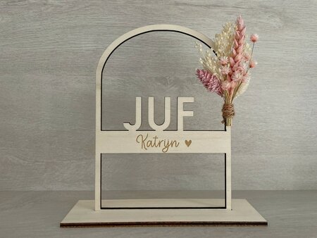 Houten boog met naam 'Juf'
