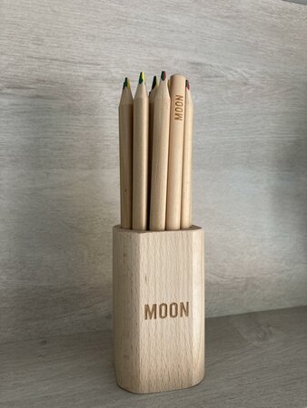 Gegraveerde houten pennenhouder