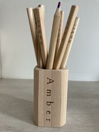 Gegraveerde houten pennenhouder