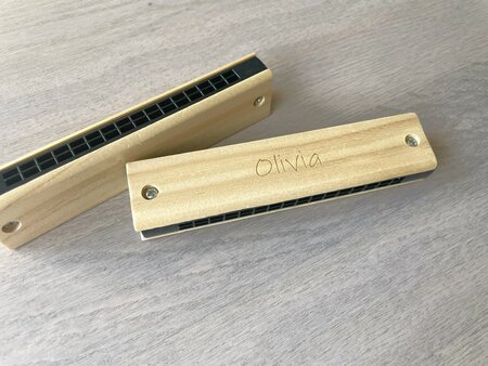 Gegraveerde houten harmonica