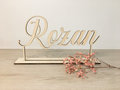 Houten naam op voet gepersonaliseerd