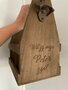 Houten bierkratje gegraveerd