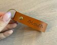 Gegraveerde lederen sleutelhanger lus