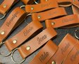 Gegraveerde lederen sleutelhanger lus